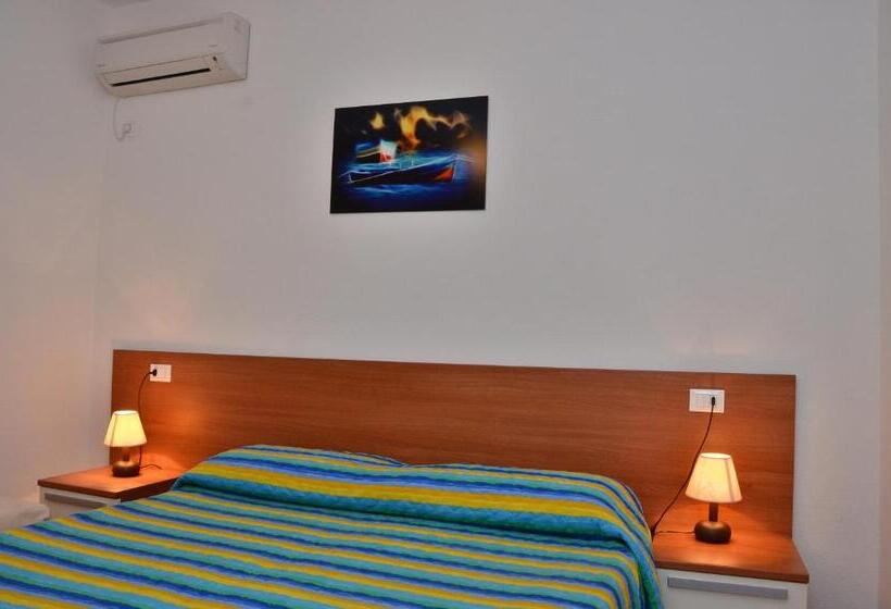 Standard room with outdoor bath, Domo   Guest House Il Nespolo Fiorito