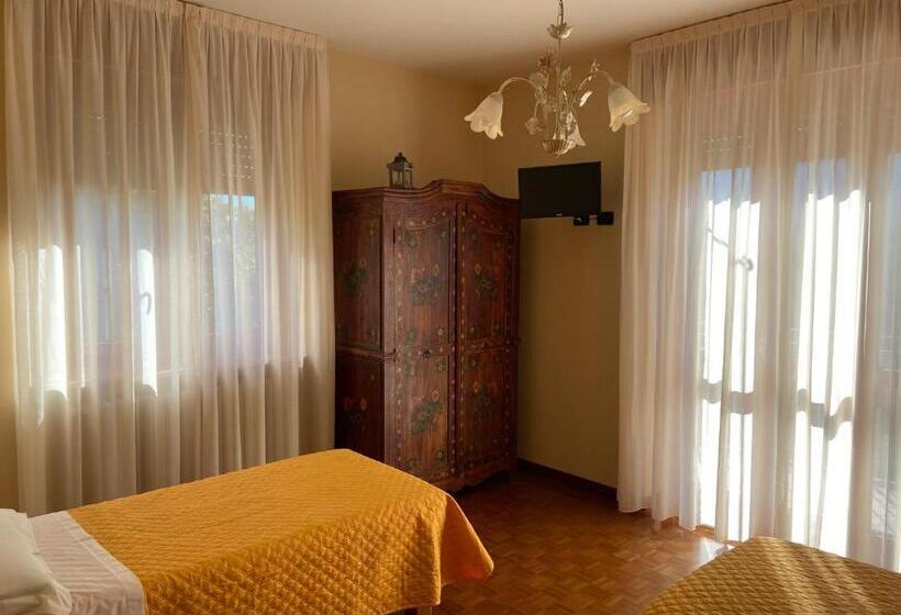 Номер Стандарт с Балконом, La Via Del Sole