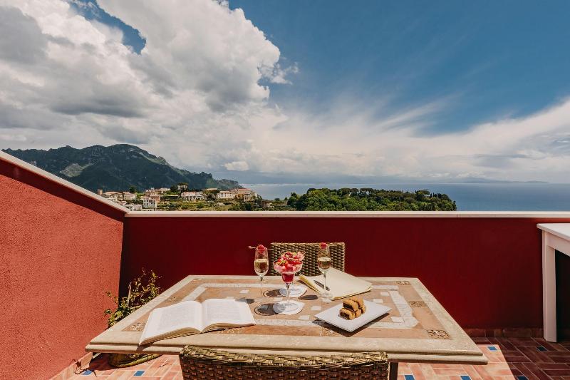 Deluxe Suite Sea View, Palazzo Pascal