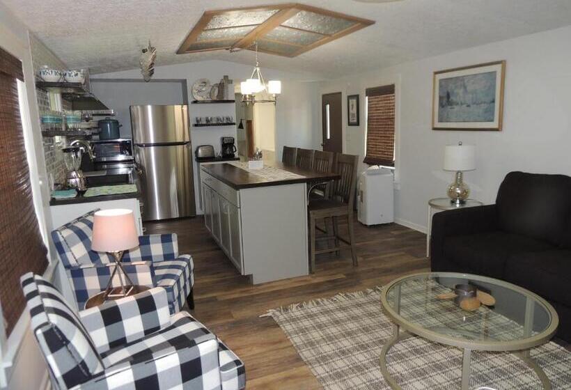 Дом 1 Спальня, White Caps Motel