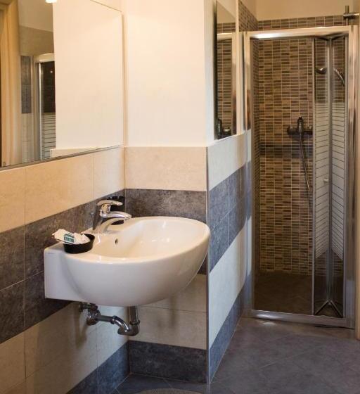 四人标准间, Albergo Villa Anna