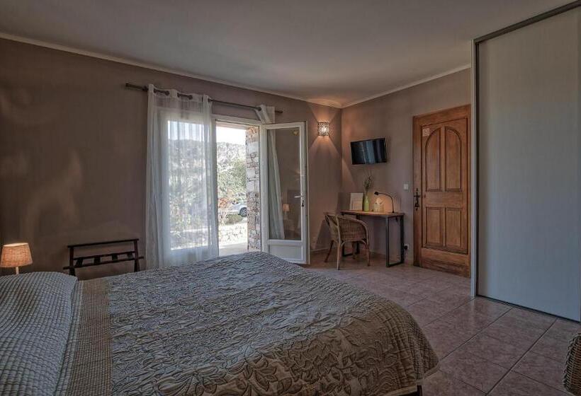 اتاق راحتی, Auberge Lustincone