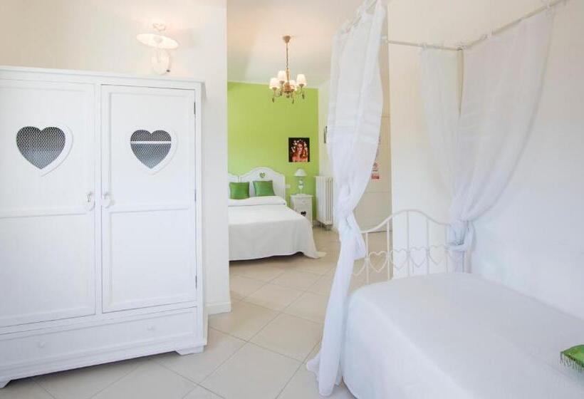 اتاق استاندارد سه نفره, B&b The Divine
