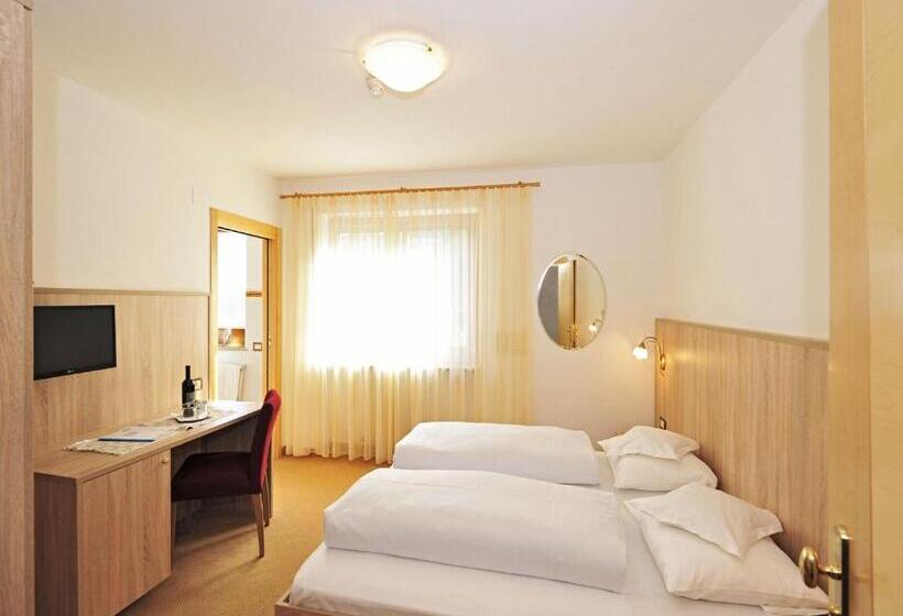 Quarto Estandar para Deficientes Físicos, Garni Appartement Gartenheim