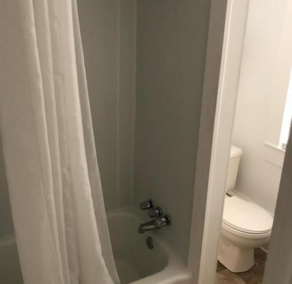 Апартаменты 2 Спальни, The Admiral Hotel/motel