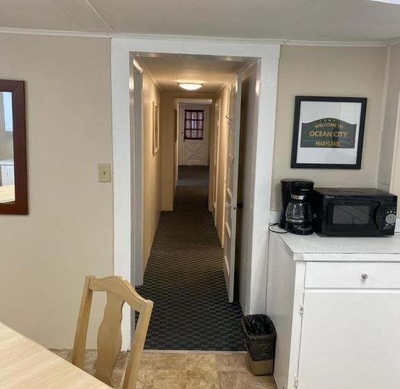 Апартаменты 2 Спальни, The Admiral Hotel/motel