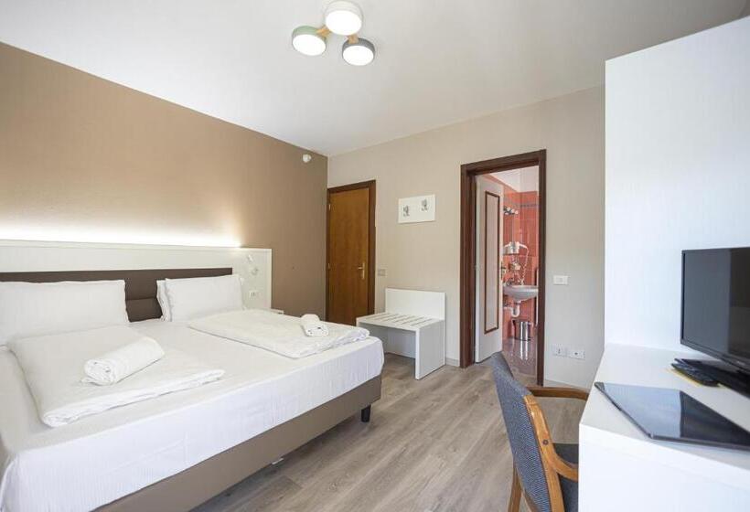 Superior room with lake view, Il Portico By Lvg Hotel Collection