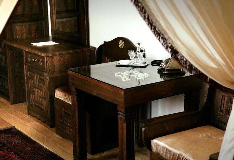 سوییت جونیور, İsa Begov Hamam