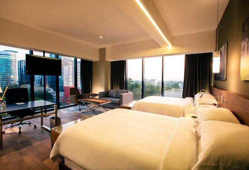 Полулюкс, Krystal Grand Suites Insurgentes