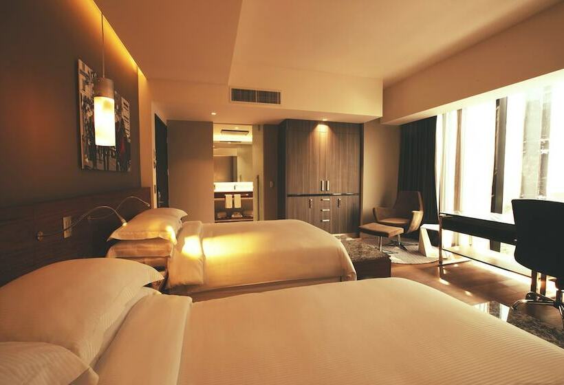 Полулюкс, Krystal Grand Suites Insurgentes