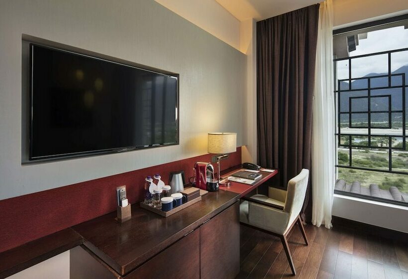 스탠다드 룸, Hilton Linzhi Resort
