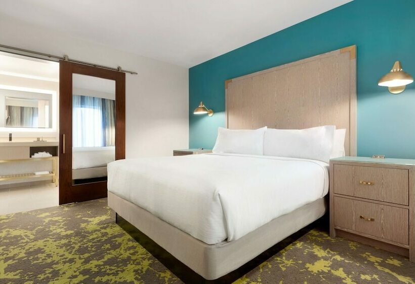 Люкс, Embassy Suites By Hilton Boulder