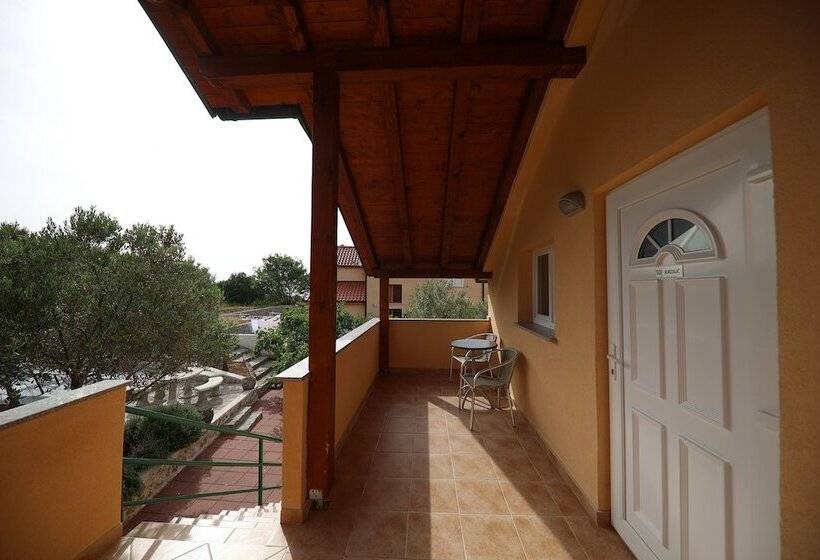 اتاق استاندارد با بالکن, Murter