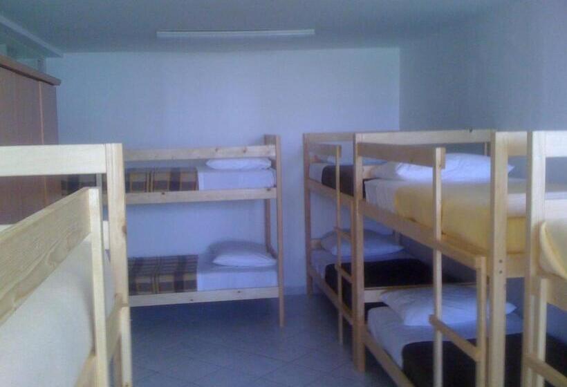 تختخواب در اتاق مشترک, Hostel Amfora