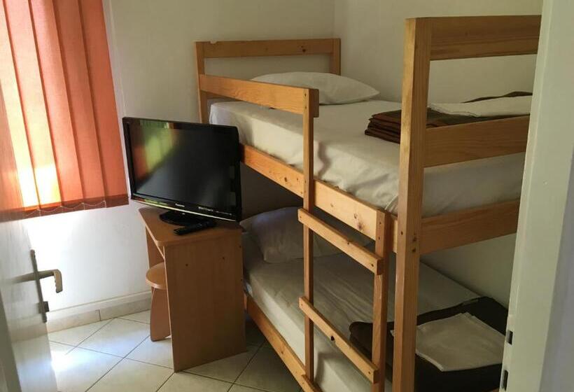 4인용 스탠다드 룸, Hostel Amfora
