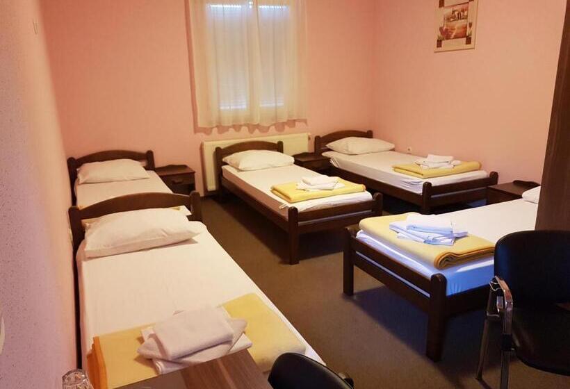패밀리 룸, Hostel Kristal