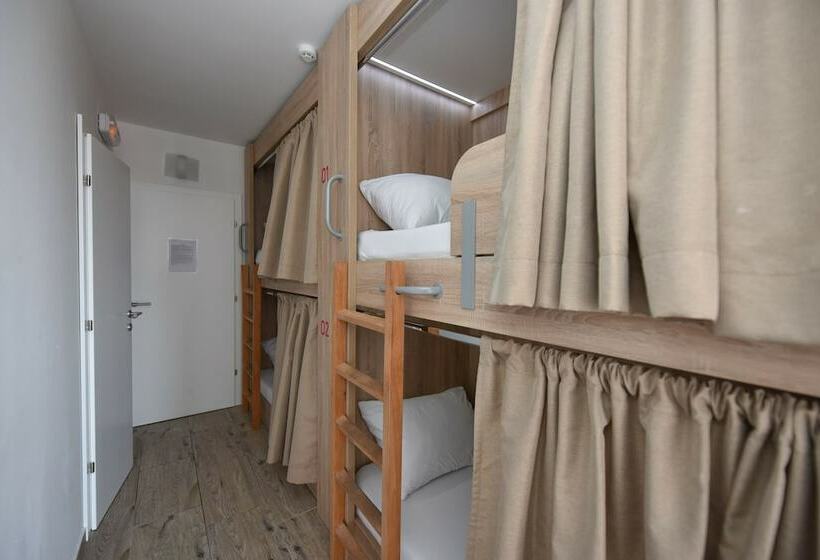 4 Bett Superior Zimmer, Hostel Zrce   Adults Only