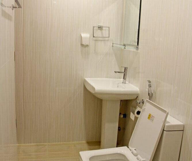 Deluxe Room, Royal Pearl Inn