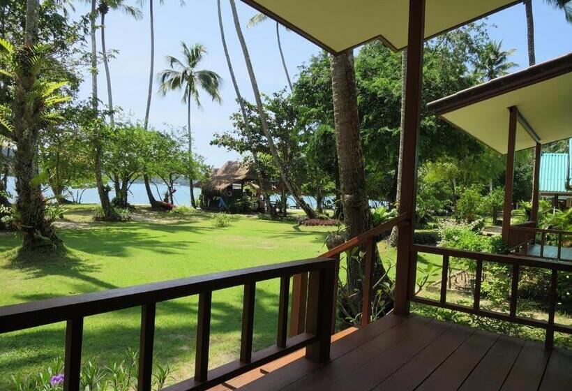 Superior bungalow with sea view, Bangbaobeach Resort
