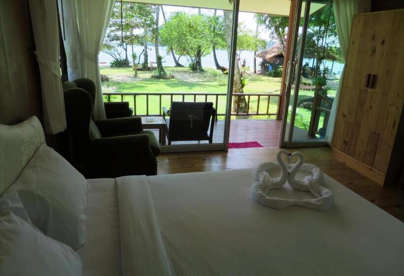 Superior bungalow with sea view, Bangbaobeach Resort