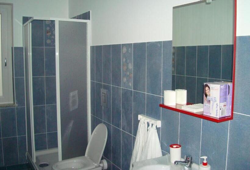 Трехместный Номер Стандарт с Балконом, Guest House Mare E Luna