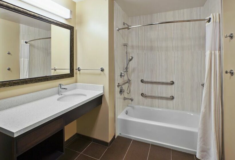 Люкс Адаптированный для Инвалидов, Staybridge Suites   Benton Harbor St. Joseph, An Ihg