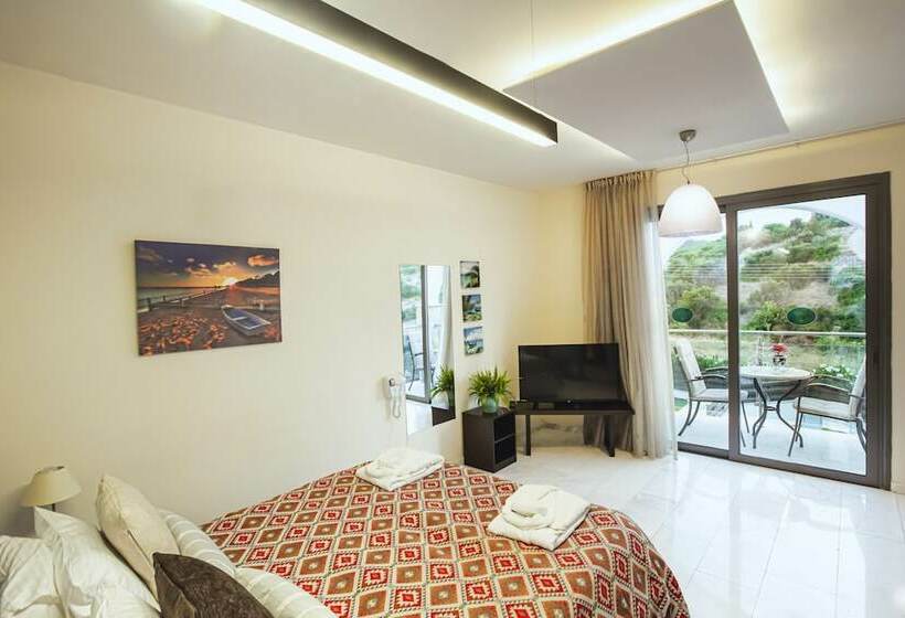 带双人床的标准工作室, Latchi Escape Hotel & Suites