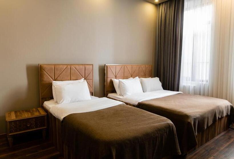 Habitación Triple Deluxe, Taksim Mood