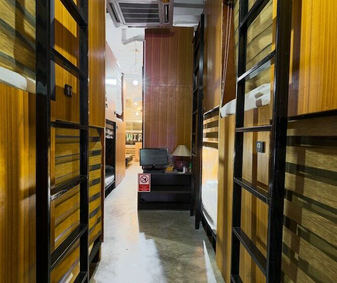 Кровать в Общей Комнате, Wire Hostel Patong