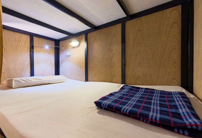 Кровать в Общей Комнате, Wire Hostel Patong