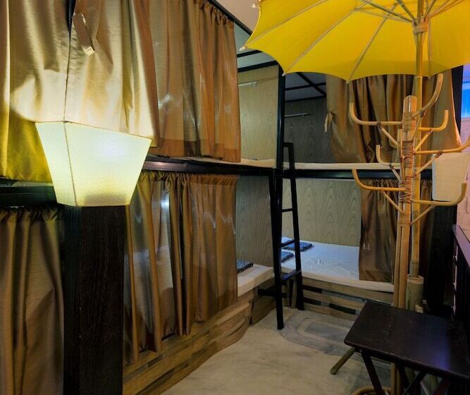 Кровать в Общей Комнате, Wire Hostel Patong