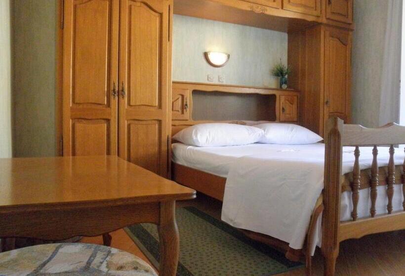 Номер Стандарт с Балконом Вид на Сад, Bed & Breakfast Rab