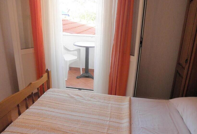 Номер Стандарт с Балконом Вид на Сад, Bed & Breakfast Rab
