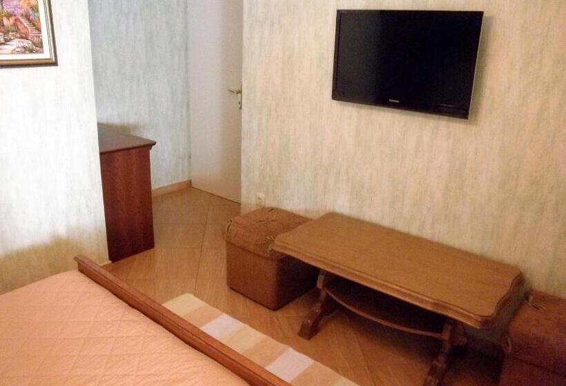 Трехместный Номер Стандарт с Балконом, Bed & Breakfast Rab