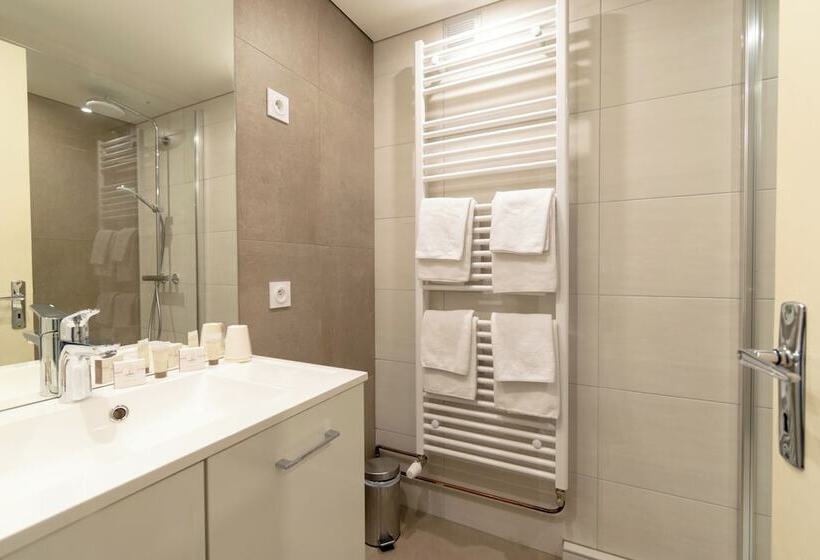 اتاق استاندارد چهار تخته, Hôtel De La Poste
