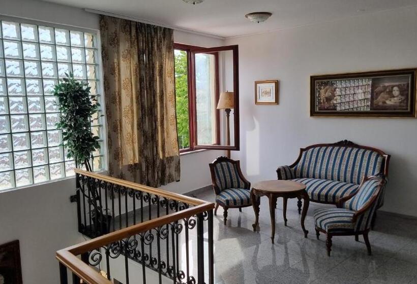 Triple Room Sea View, Rooms Laura