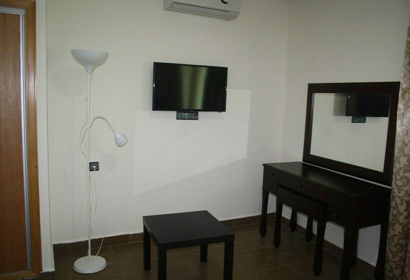 Habitación Estándar, Salime Al Khozama