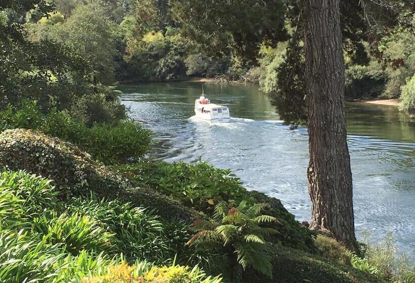 침실 1개 주택, On The River