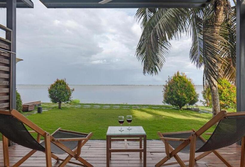 ویلای 3 خوابه, Stayvista At The Rain   River Villa With Infinity Pool