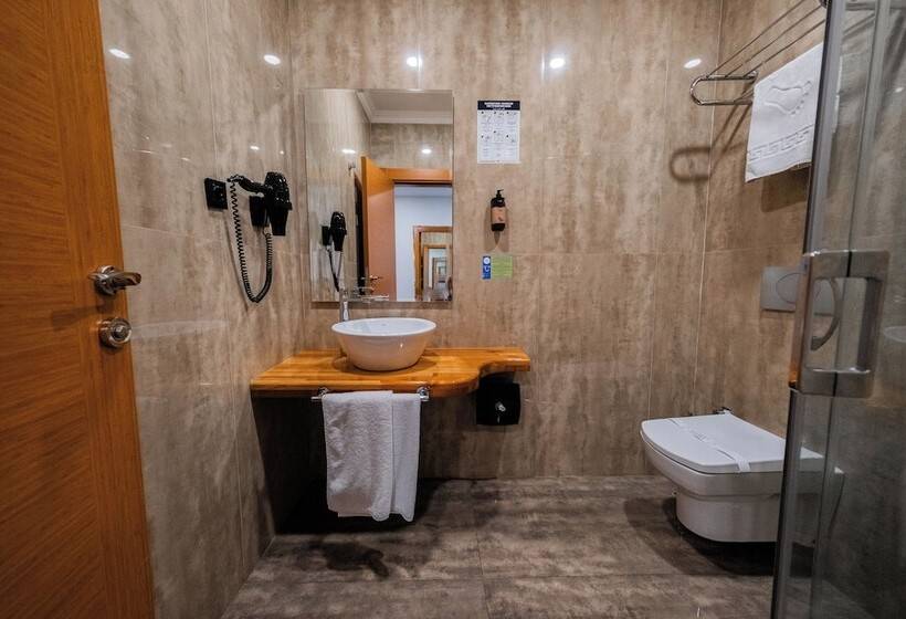 小型套房带阳台, Roof 264 Hotel & Suites