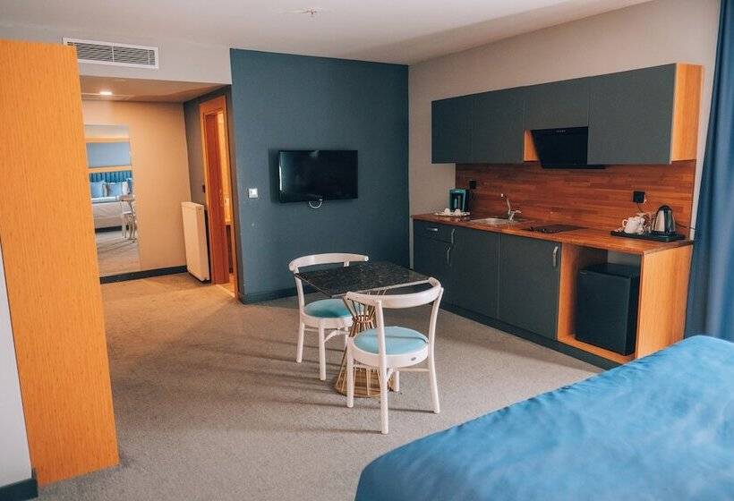 小型套房带阳台, Roof 264 Hotel & Suites