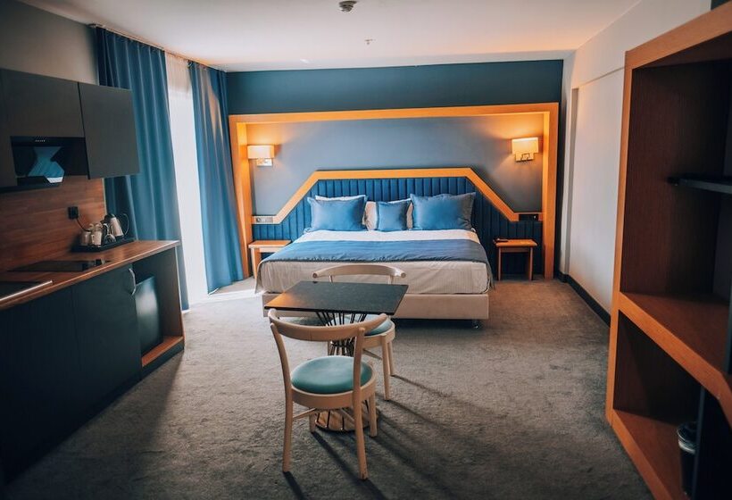 小型套房带阳台, Roof 264 Hotel & Suites
