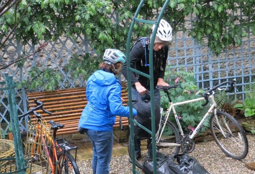 Студио Стандарт Вид на Сад, La Mirandole
