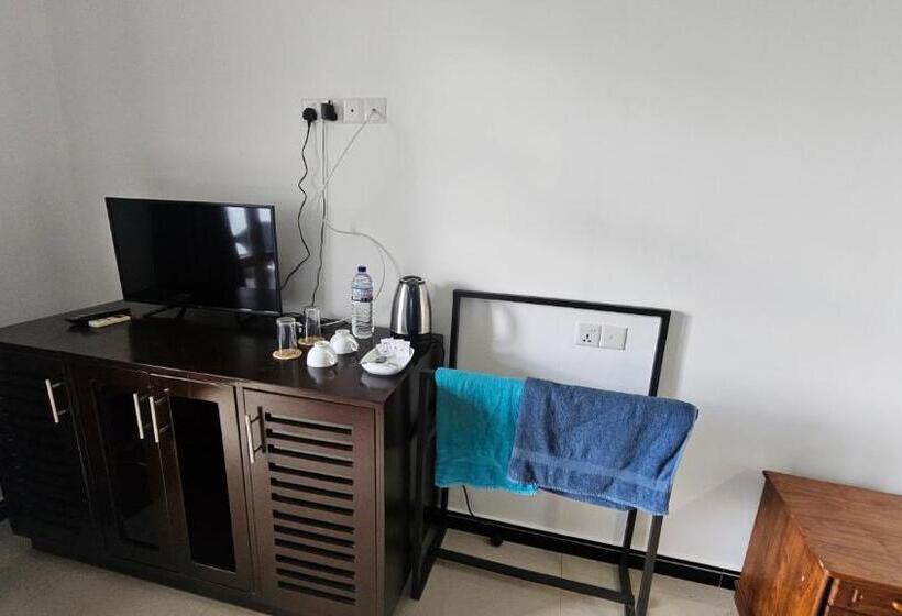 اتاق لوکس سه تخته, Amelia Resort