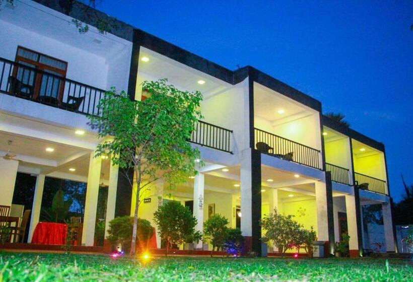 اتاق لوکس سه تخته, Amelia Resort