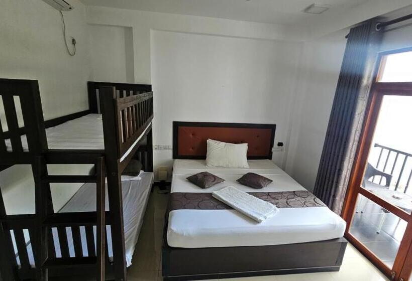 اتاق لوکس خانوادگی, Amelia Resort