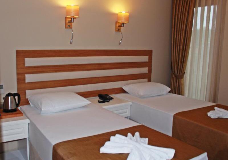 Quarto standard vista mar lateral, Feza Otel