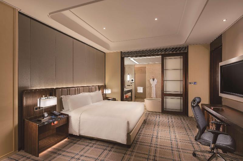 Люкс Deluxe Кровать Кинг, Hilton Fuzhou