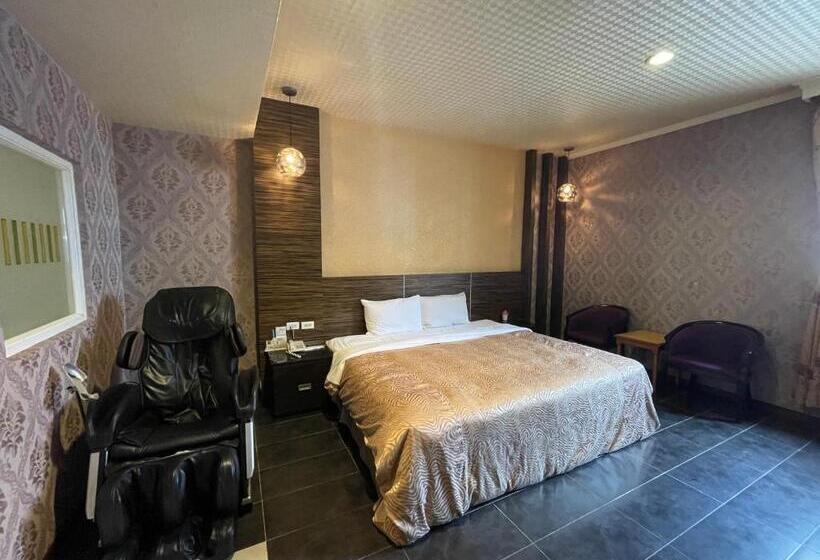 اتاق استاندارد, Treasure Island Motel   Renwu