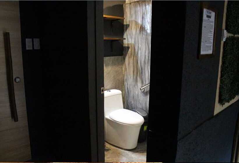 Кровать в Общей Комнате, The Cavern Pod Hotel & Specialty Café   Hostel